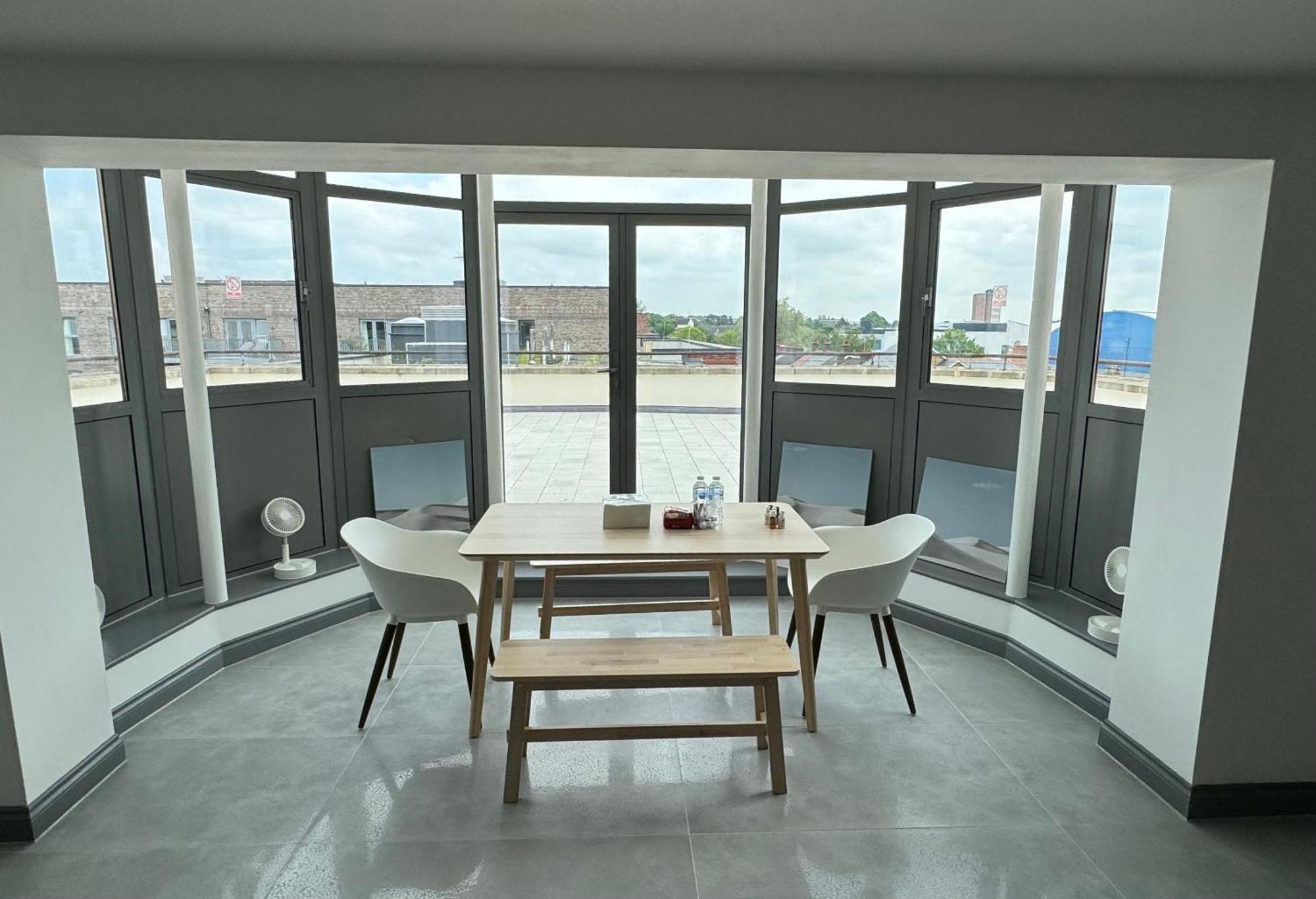 Apartment Long Letting - Luxurious 3 Bedroom Penthouse In Centre - Parking Included! *