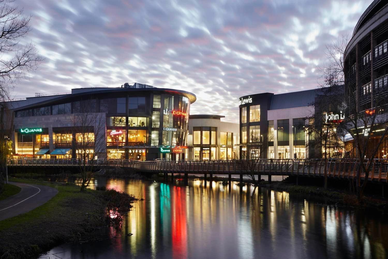 Long Letting - Luxurious 3 Bedroom Penthouse In Centre - Parking Included!